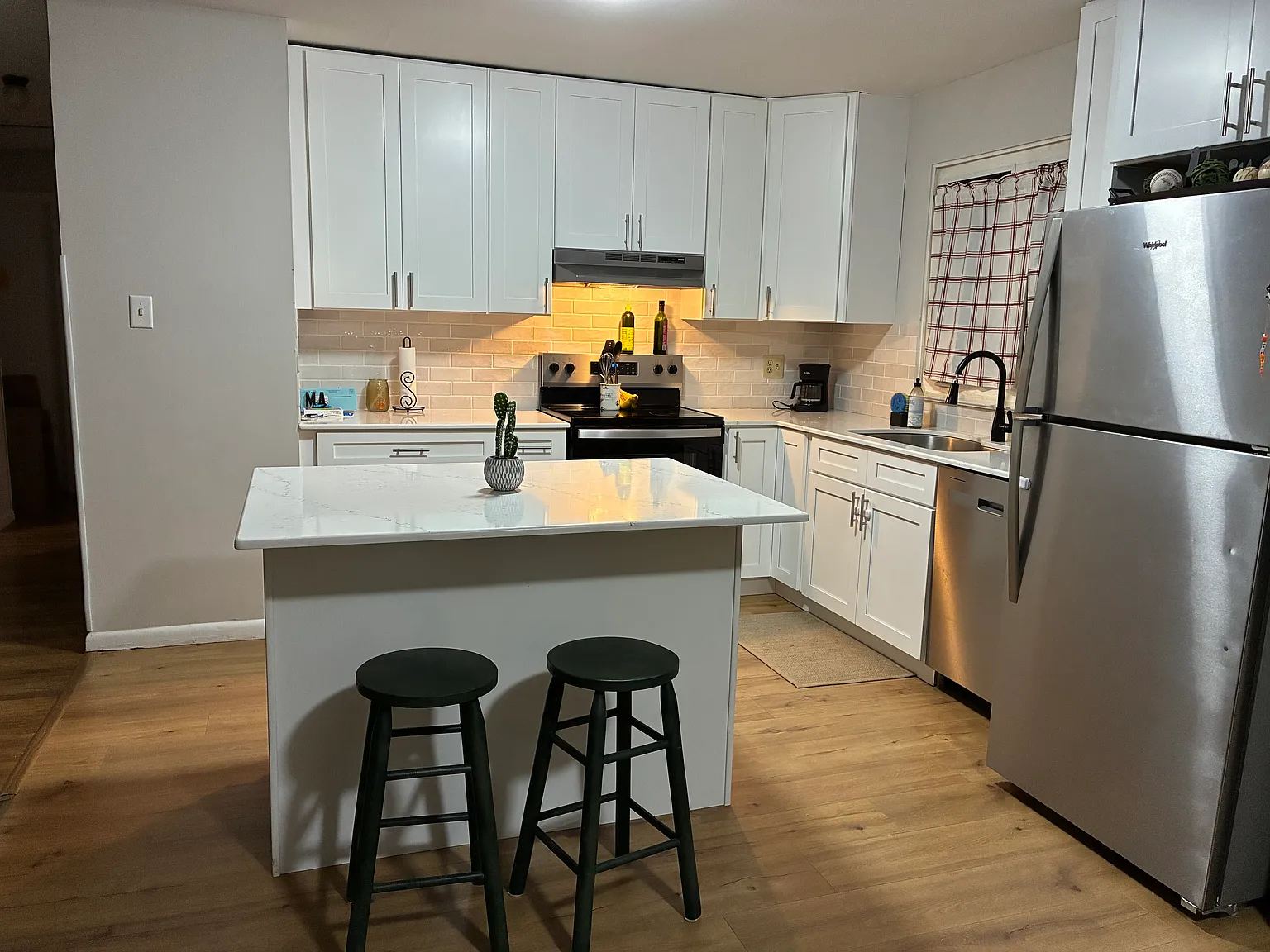 4 bed, 2.5 bath, 1735 sqft, $2,900 — Photo 2