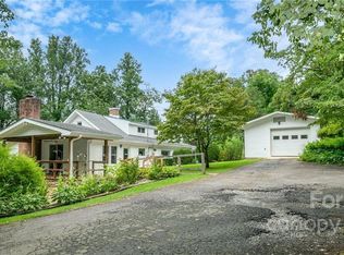 681 River Rd, Hendersonville, NC 28739