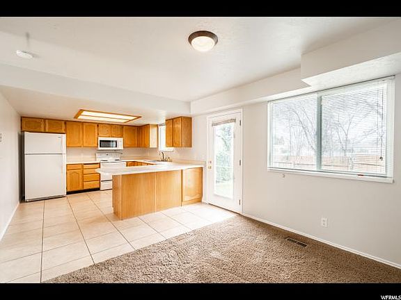 3rd image of 309 E Park Creeke Ln
