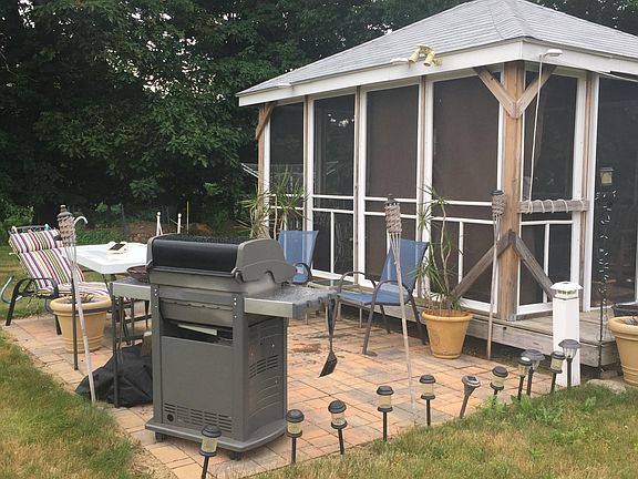 For Rent $1325 (2 bed 1.5 bath)