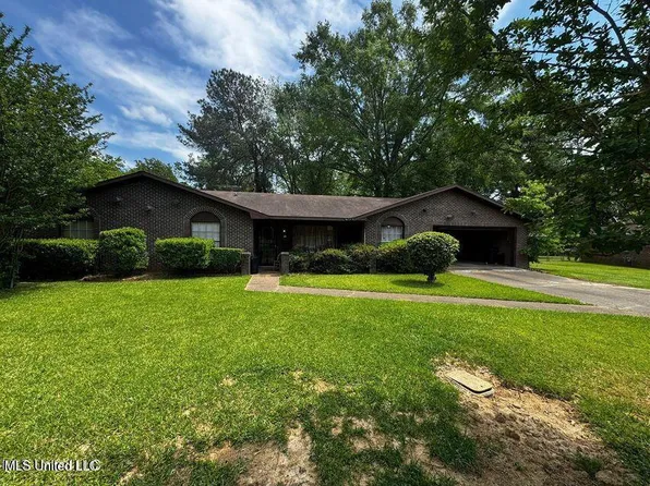 745 Woodlake Dr, Jackson, MS 39206