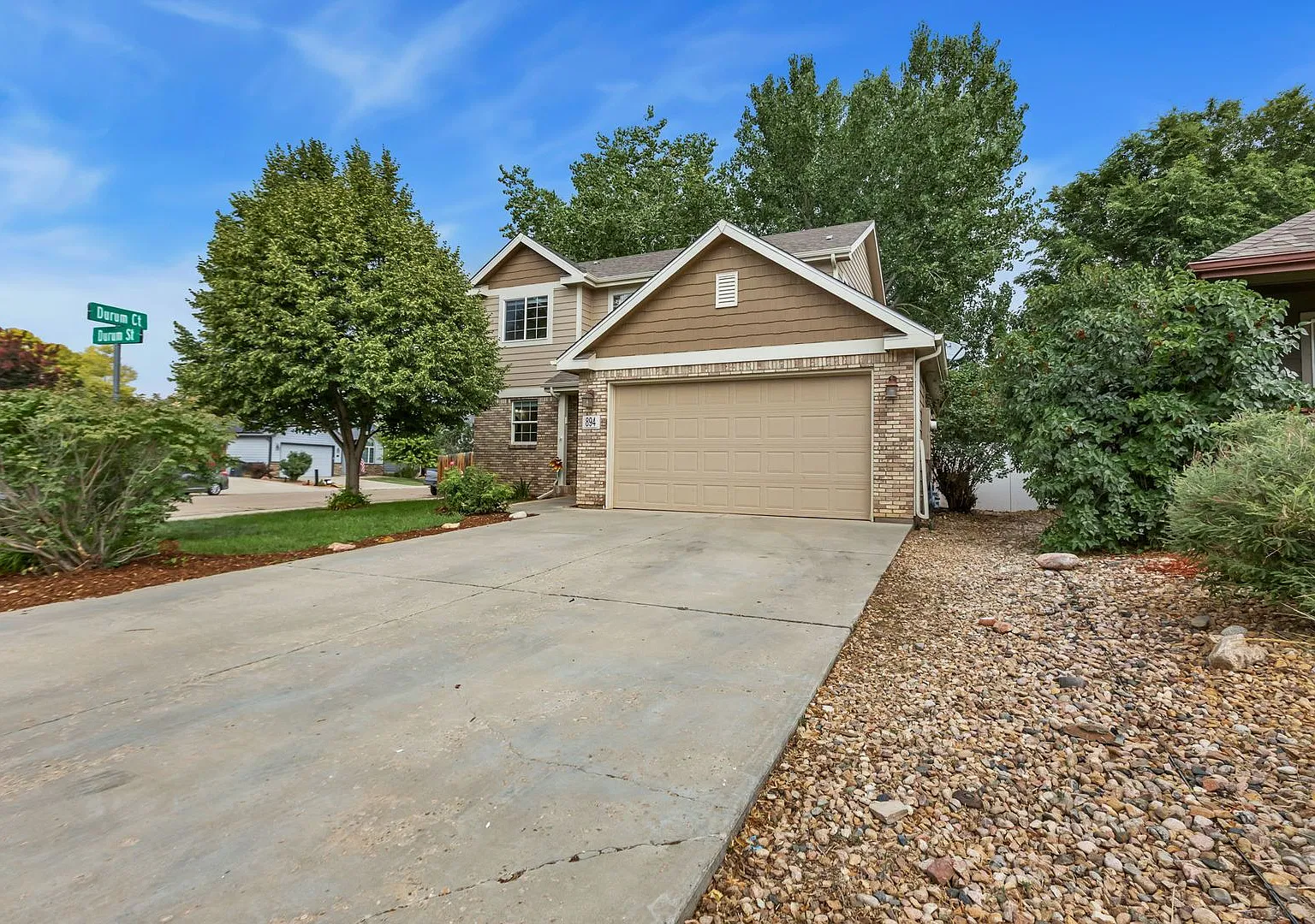 Updated 4-Bedroom Home in Central Windsor - Quiet Corner Lot — Photo 2