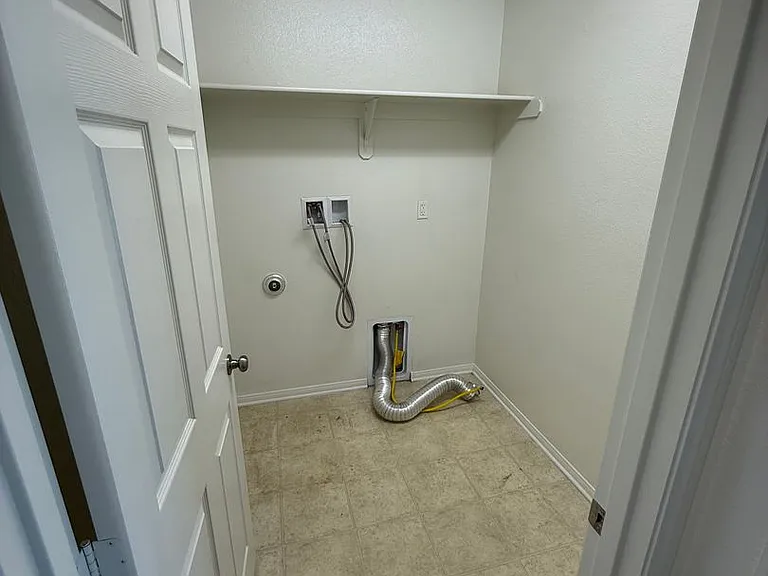 415 Welch Ave — Photo 11