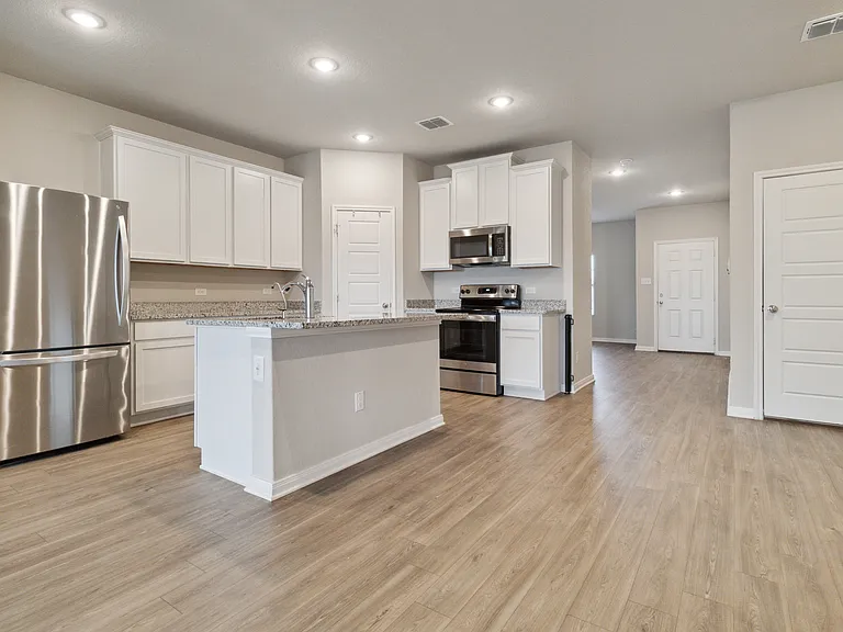 1033 Windflower — Photo 3