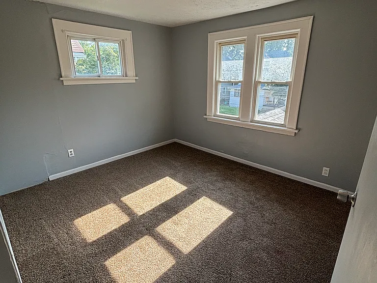 1163 Pondview Ave — Photo 16