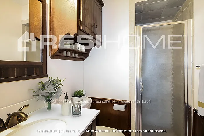 916 NW 9th St — Photo 11