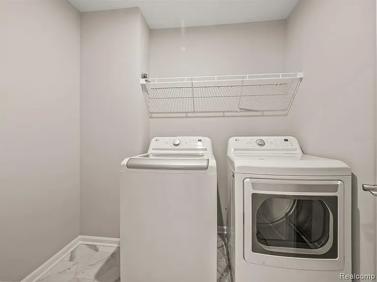 4837 Glenora Dr — Photo 27