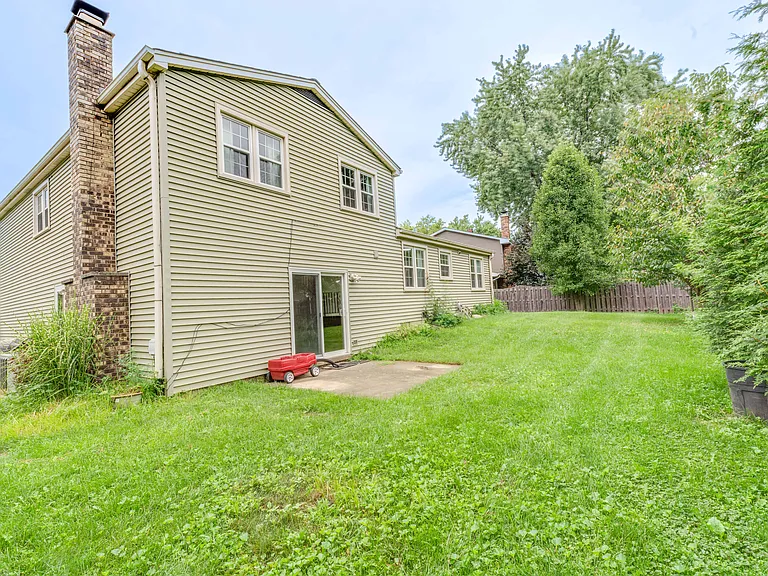 5S735 Park Meadow Dr — Photo 18