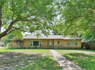 204 S Parkwood Ln, Wichita, KS 67218