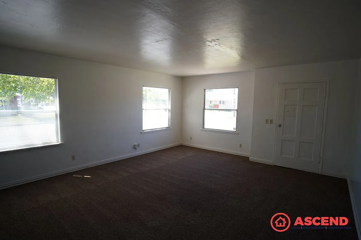 Building Photo - 1241 Castaic Ave