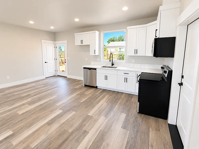 5579-5581 Linrich Ln — Photo 7