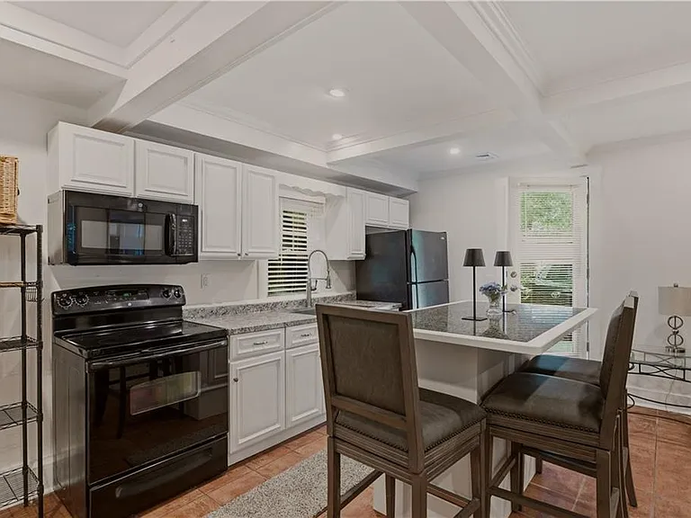 554 E Main Rd — Photo 7