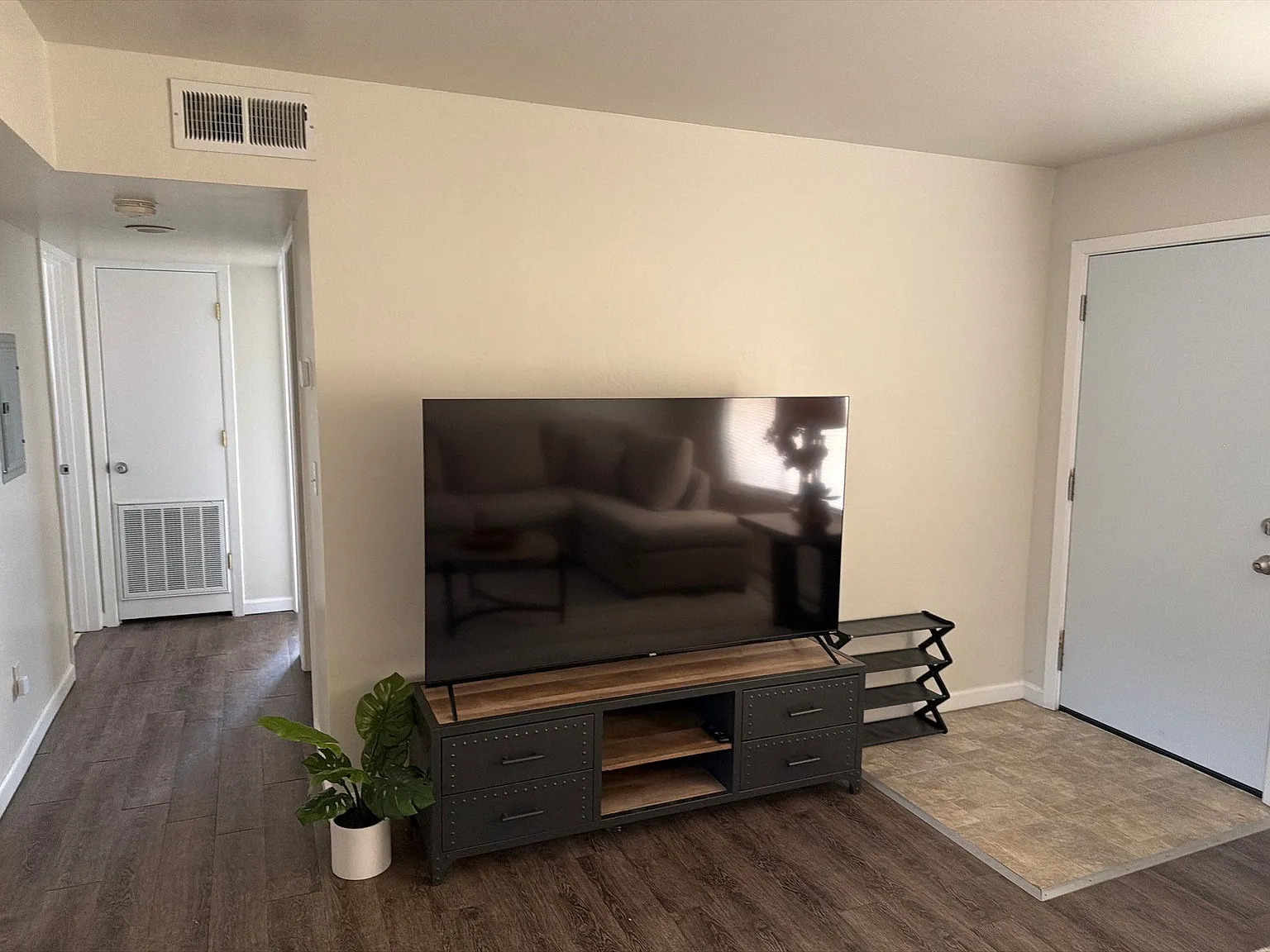 2 bed, 768 sqft, $1,695 — Photo 2