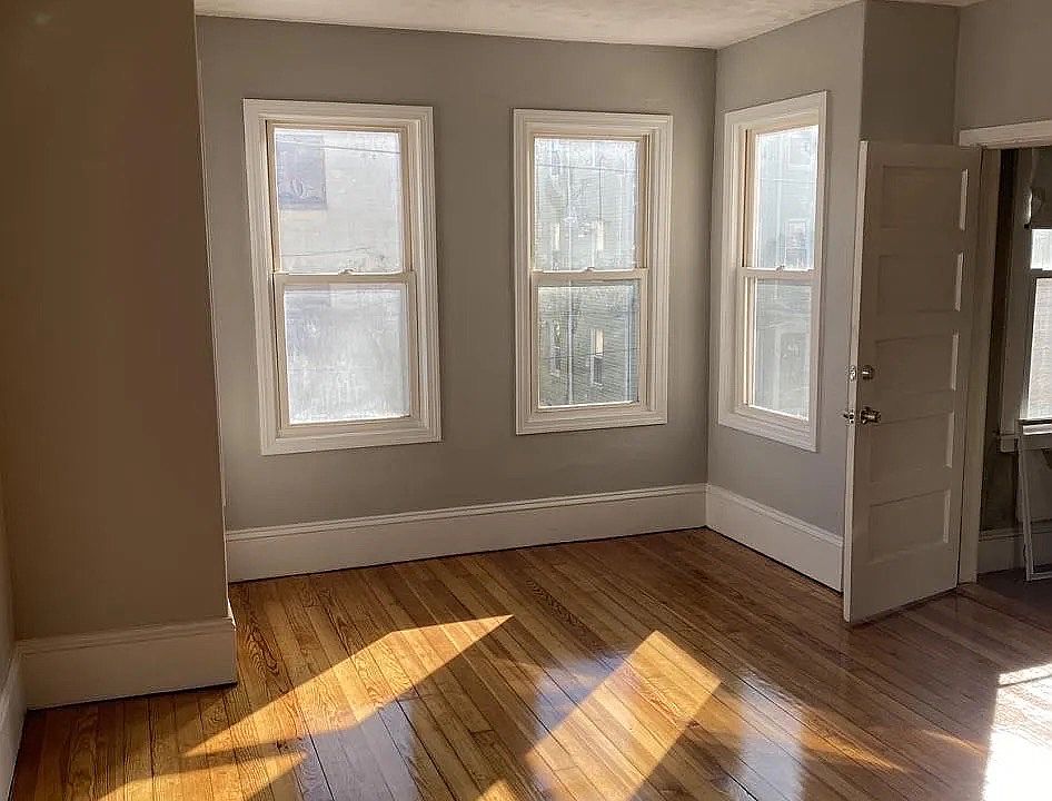 1st image of 15 Katherine St #2