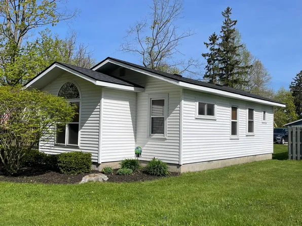 (undisclosed Address), Saugatuck, MI 49453
