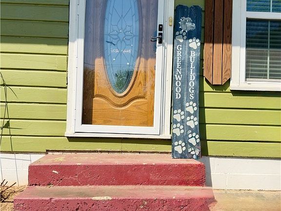 2nd image of 615 Gov Bass Little St
