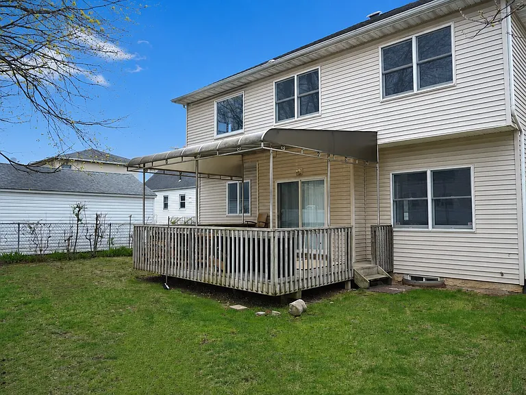 111 Fulton Ave — Photo 20