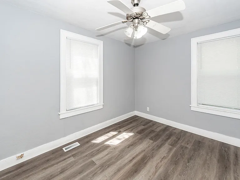 2620 Woodlawn Ave — Photo 20