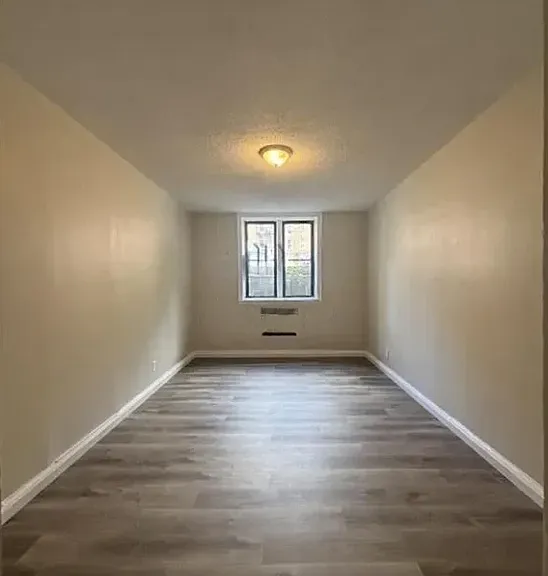 22 Van Velsor Pl #25-1G — Photo 2