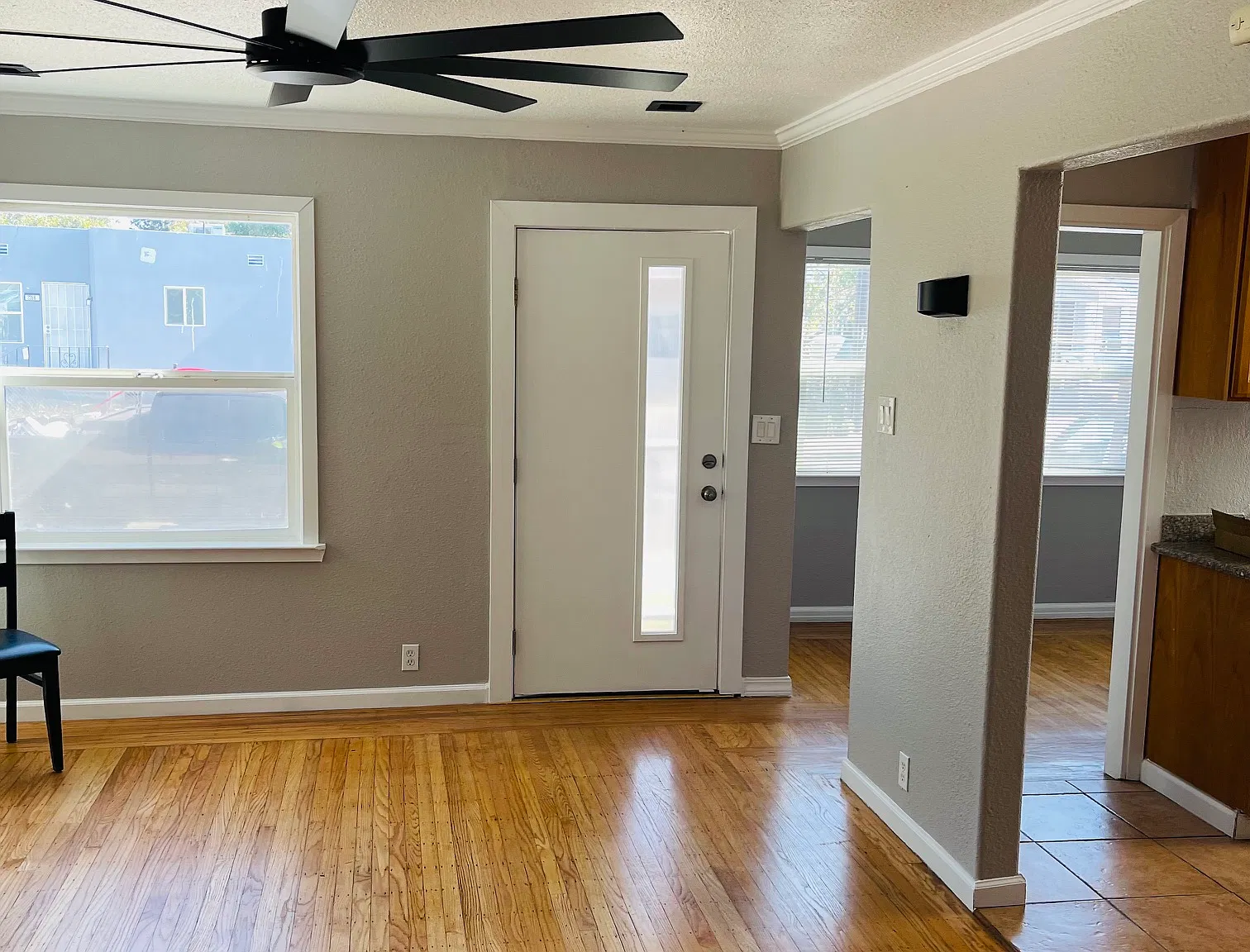 3 bed, 1100 sqft, $2,395 — Photo 3