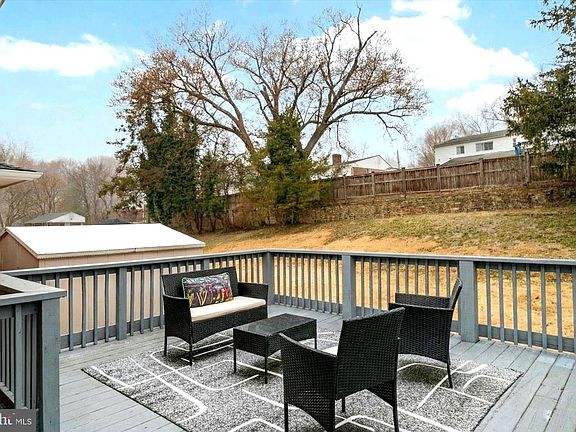 3rd image of 11006 Childs St