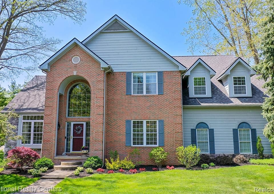 5488 Parkside Dr, Brighton, MI 48114 | Zillow