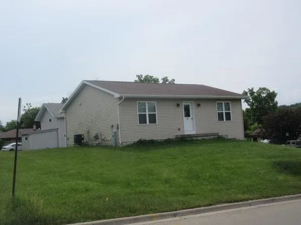 755 Staley Ave, Platteville, WI 53818