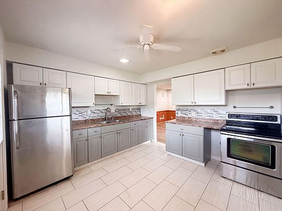 2nd image of 2221 Myrtle Ave