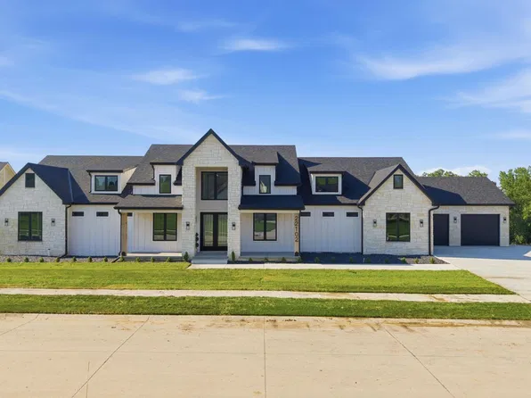 22102 Hackberry Cir, Gretna, NE 68028