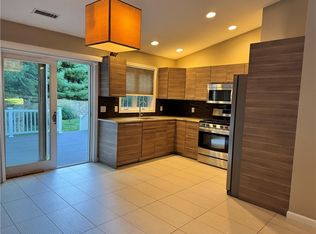 11 Old Greenville Rd, Johnston, RI 02919