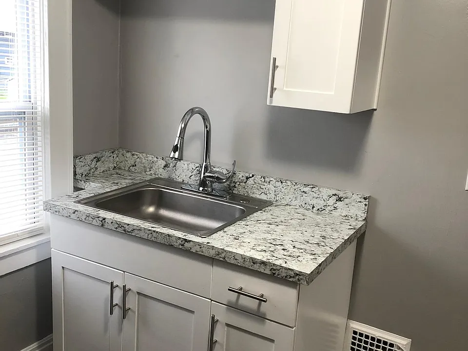 100 Arnett Ave #2