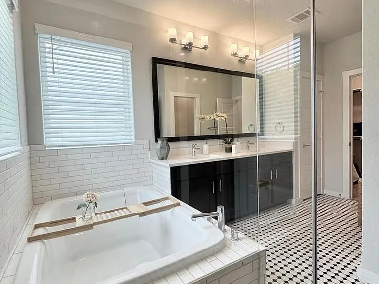 5843 Whitby Rd #13 — Photo 13