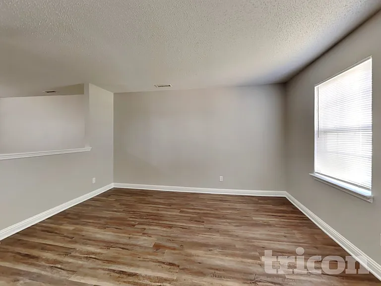1840 Blackmore Dr — Photo 3