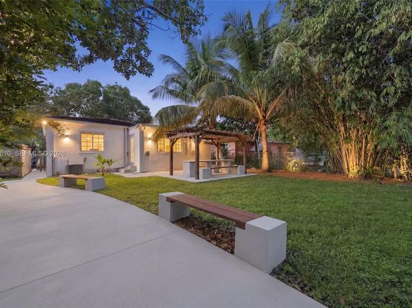 555 NE 73rd St, Miami, FL 33138