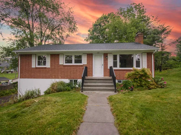 1003 Kentwood Dr, Blacksburg, VA 24060