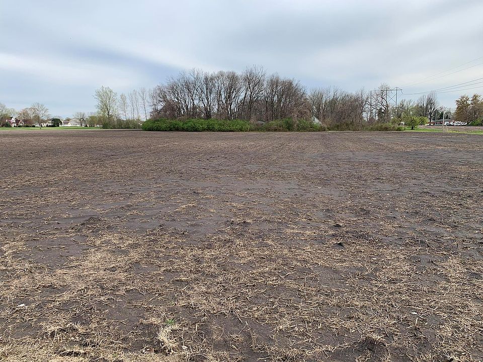 2nd image of 3410 Country Place Ln