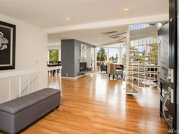 3rd image of 10701 NE 42nd Pl
