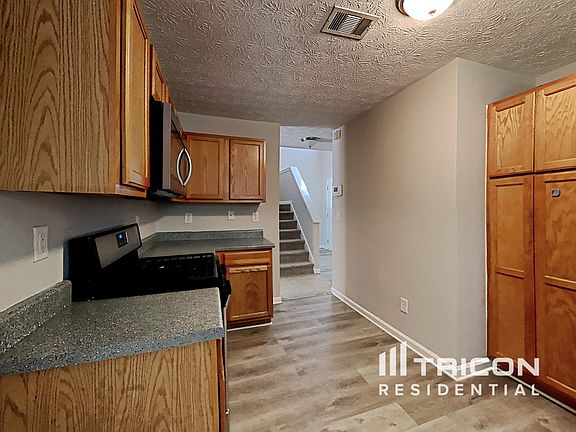 5th image of 140 Rankin Cir