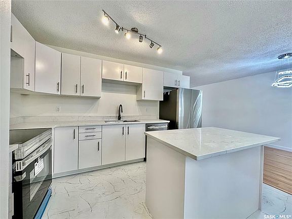 4th image of 90 McDougall Cres