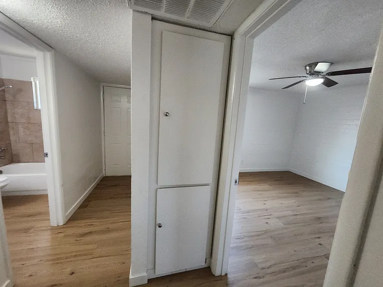 5229 N 59th Dr #4 — Photo 10