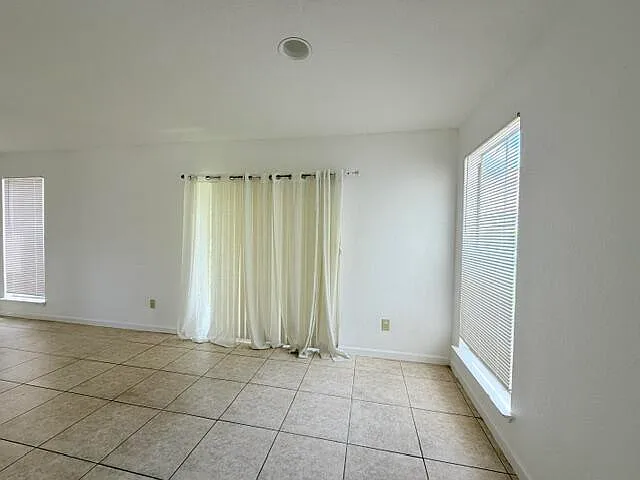 899 W Riverside Dr #611 — Photo 13