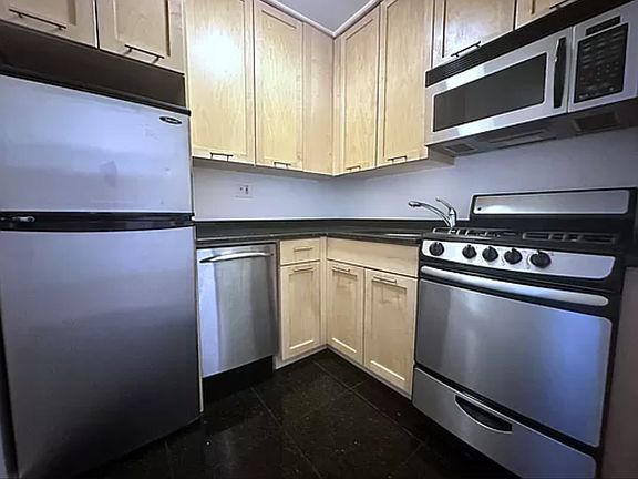 4th image of 145 4th Ave APT 5P