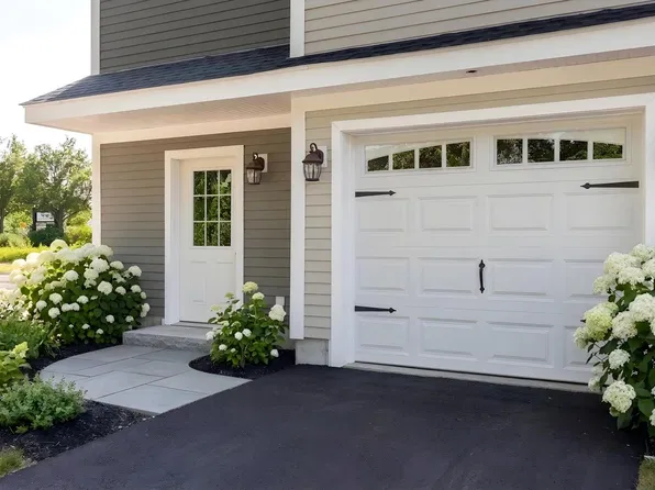 44 Dean St #204, Taunton, MA 02780