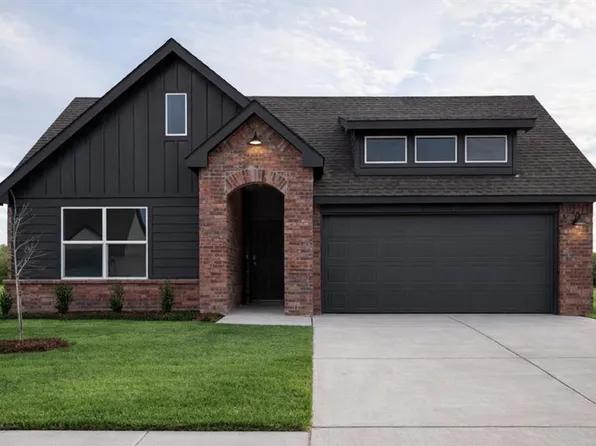 2704 Casey Dr, Yukon, OK 73099