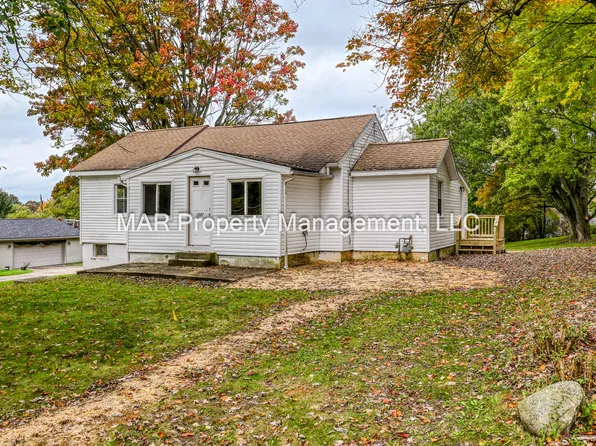 1547 King Dr, Uniontown, OH 44685