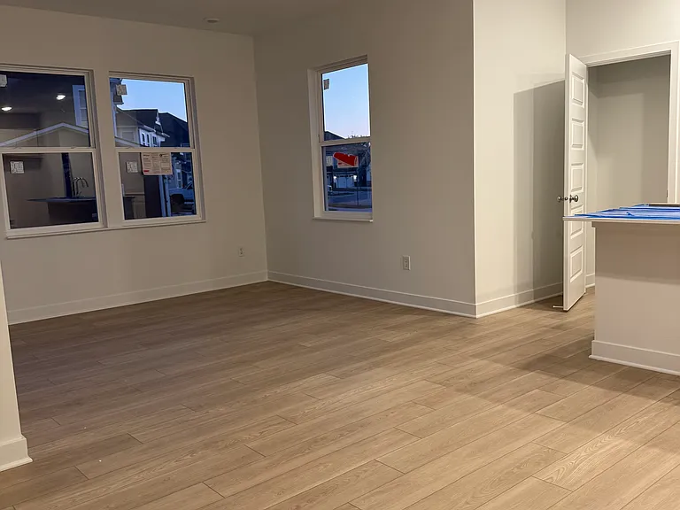 7451 Fallsworth Dr — Photo 6