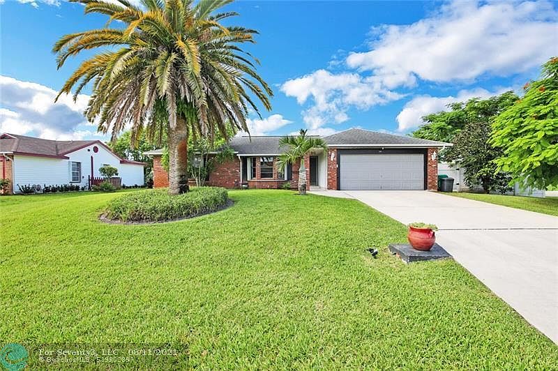 1st image of 201 SW Dalton Cir