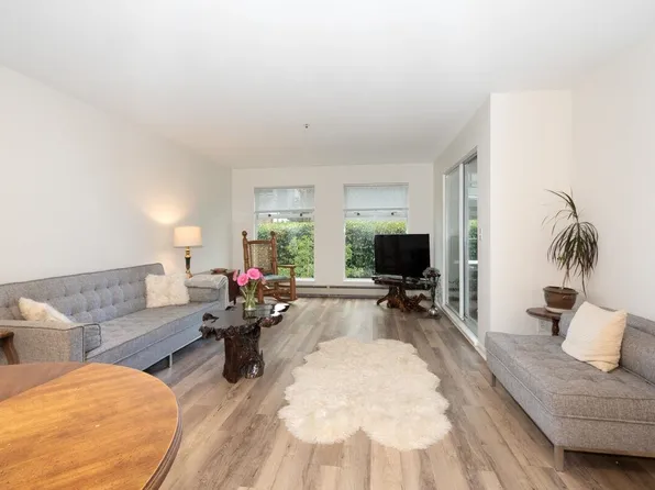 2110 Marine Dr #7, West Vancouver, BC V7V 1K3