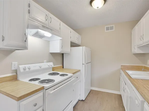 1300 Baker Ave #A3, Bryan, TX 77803