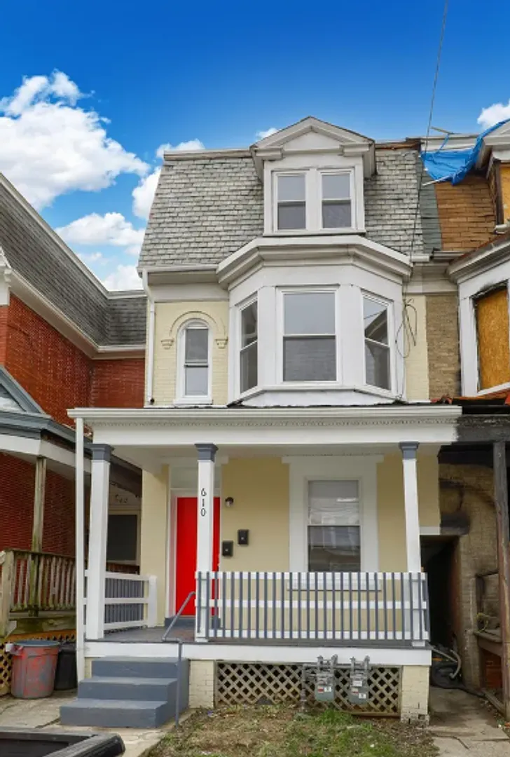 610 South Pershing Avenue — Photo 1